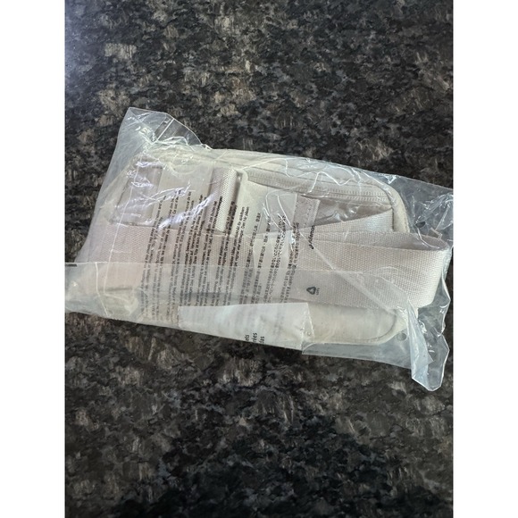 Lululemon Everywhere Belt Bag 1L White Opal NWT READY TO SHIP!! - Picture 3 of 4